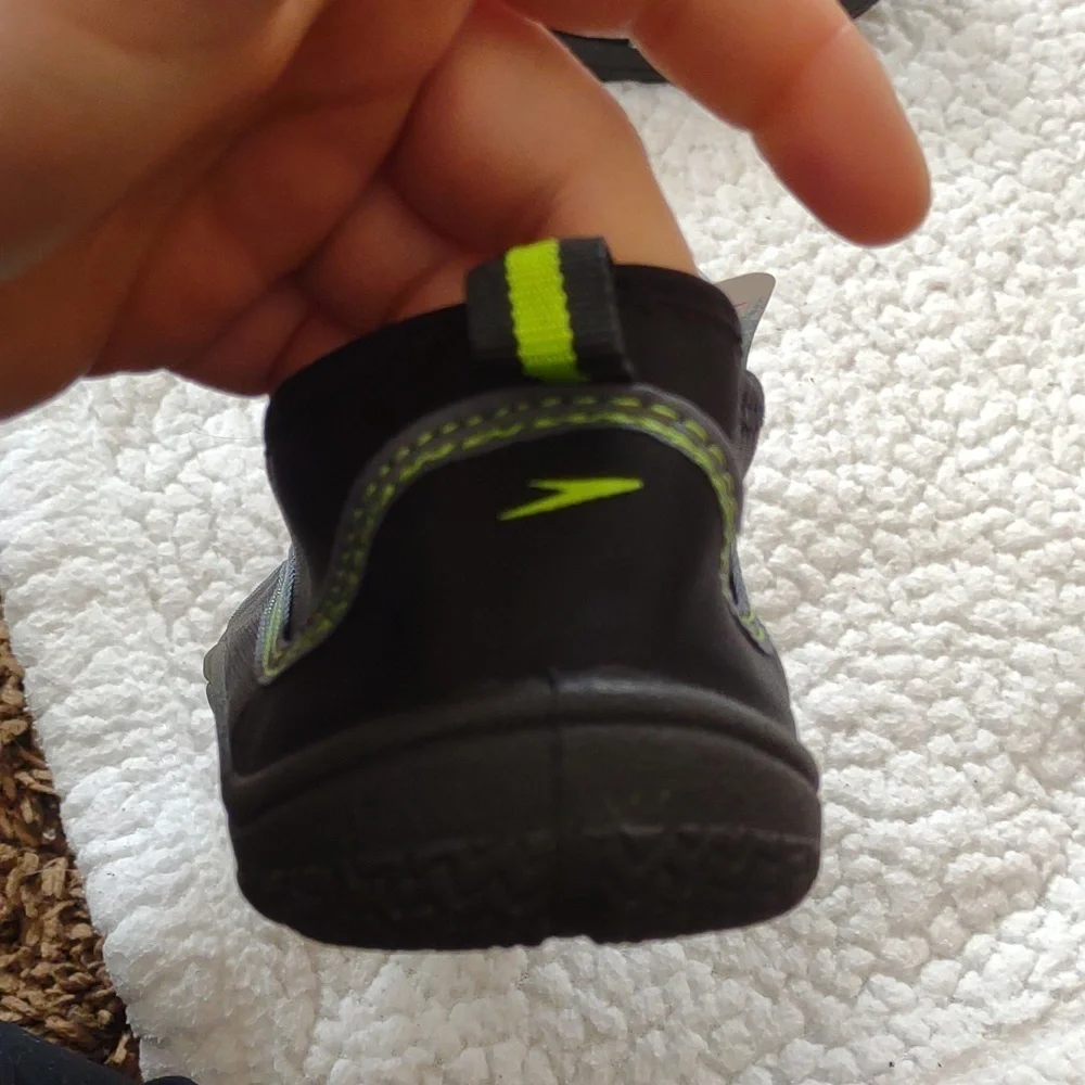 NWT Speedo Junior Water Shoes Size L(4/5)